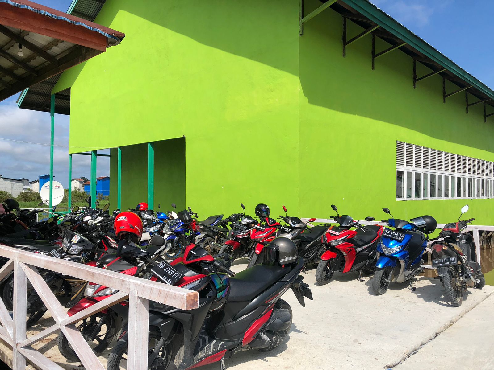 Fasilitas Parkir Baru di MAN 2 Kapuas Hulu